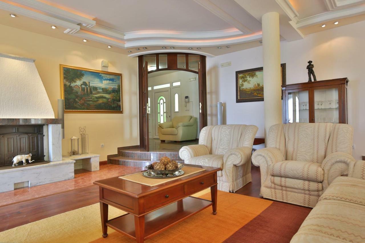 Royal Holiday Apartments Sveti Stefan Exterior photo