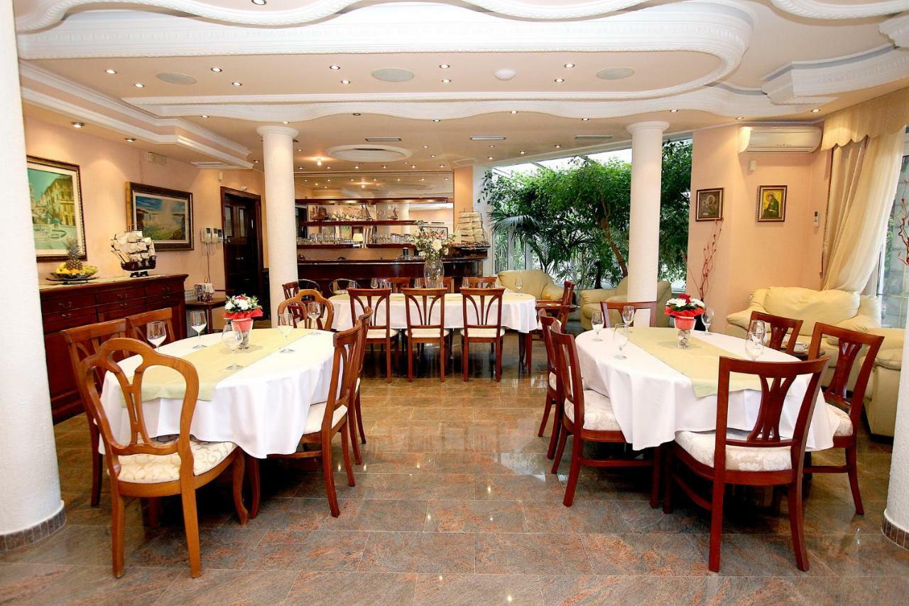Royal Holiday Apartments Sveti Stefan Exterior photo